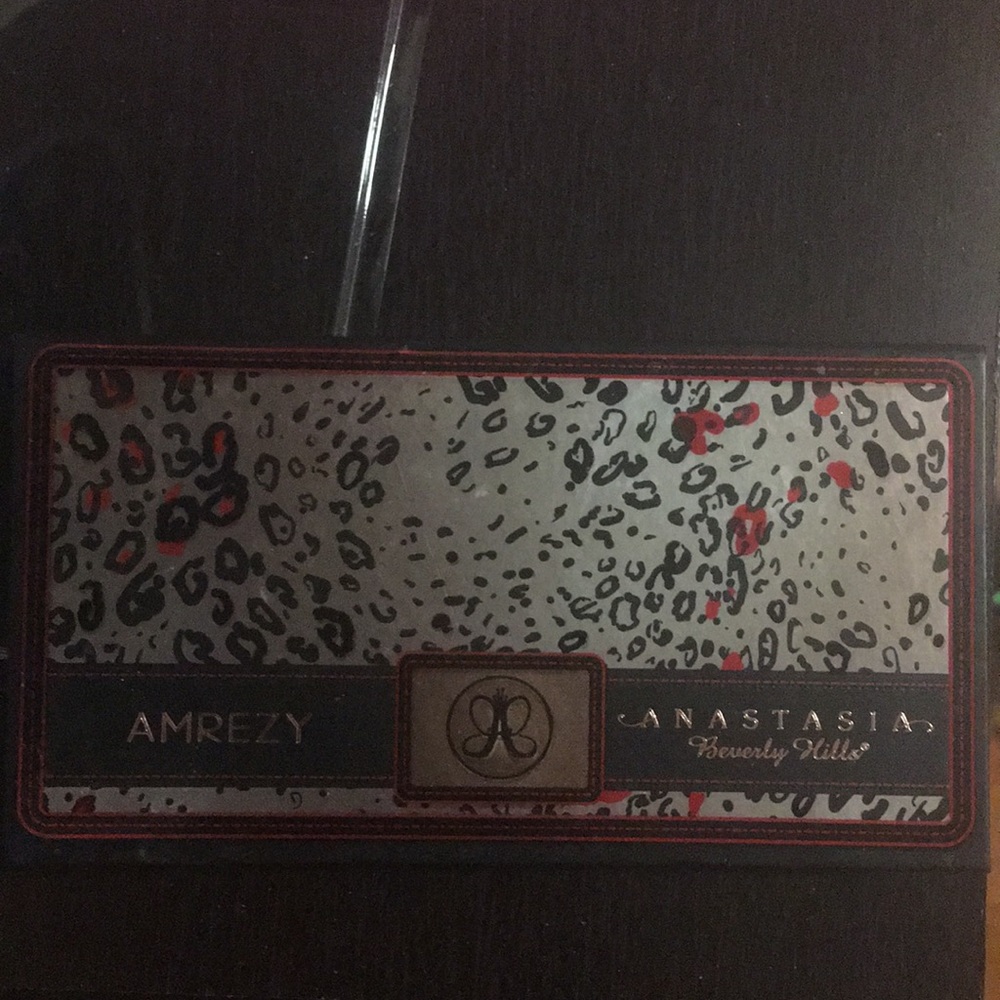 Amrezy Anastasia eyeshadow palette !